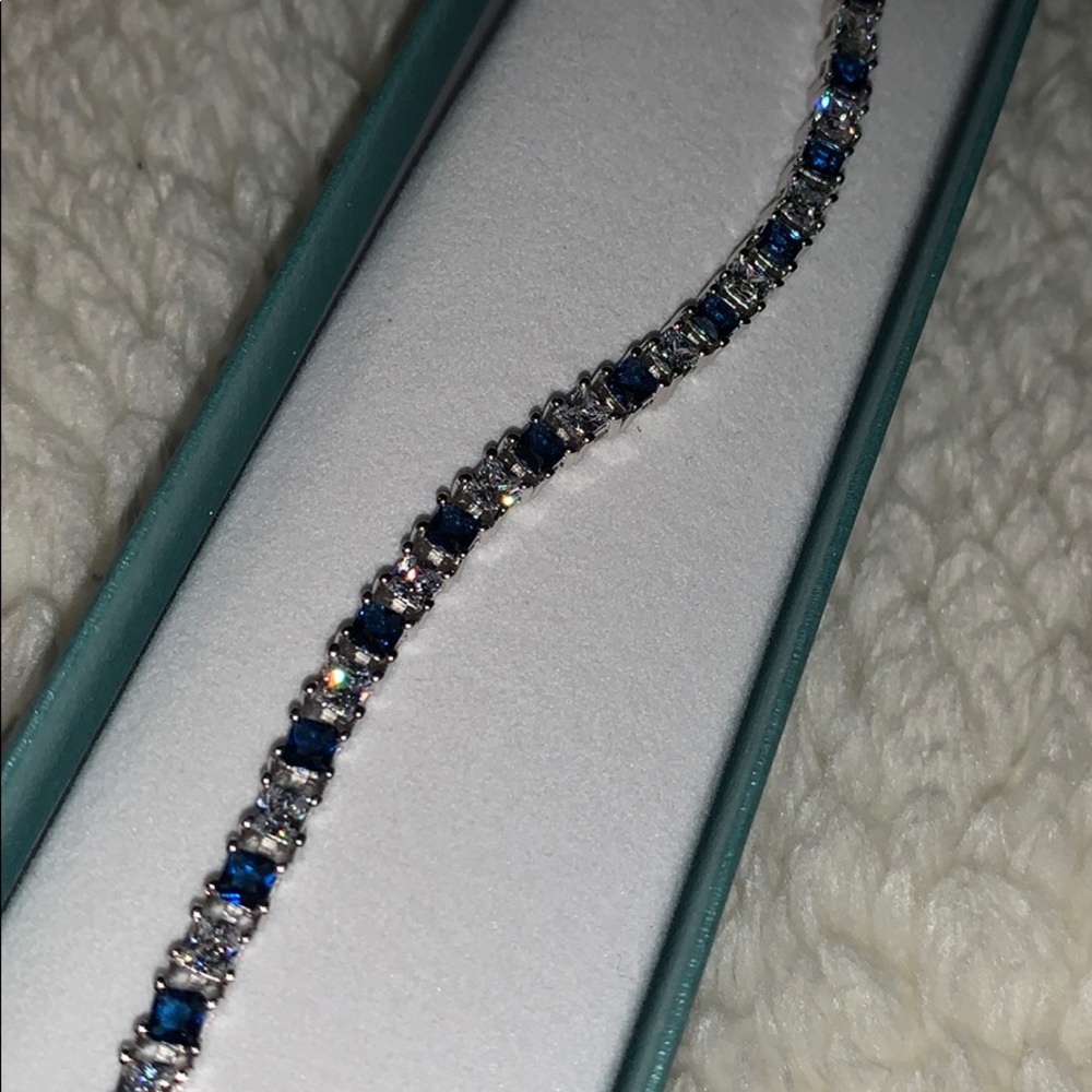 Tennis bracelet